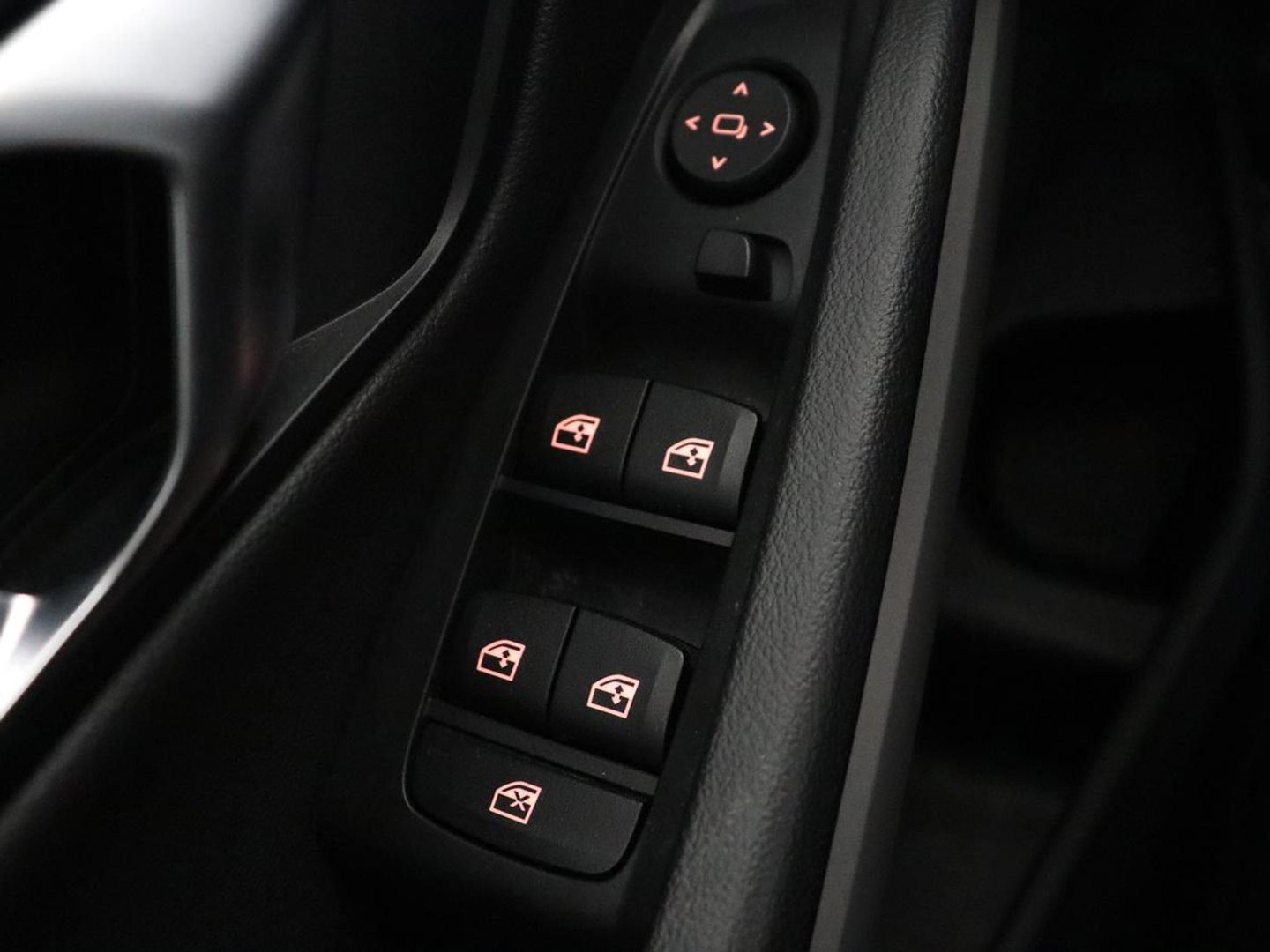 BMW 3-serie 320i Executive Edition | Sportstoelen | Carplay | Live Cockpit | Half leder | Navigatie | Full LED | Climate control | Parkeerhulp | Cruise control | Bluetooth