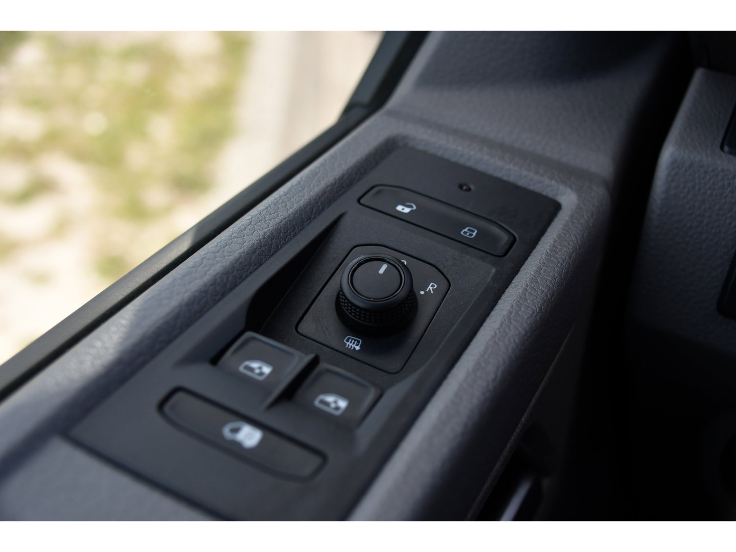 Volkswagen Transporter 2.0 TDI L1H1 28 Bulli Virtual Cockpit, Cruise, Camera, 150pk, LED, Airco, Trekhaak, Uniek!