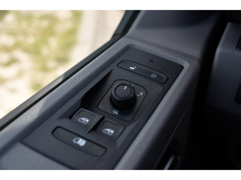 Volkswagen Transporter 2.0 TDI L1H1 28 Bulli Virtual Cockpit, Cruise, Camera, 150pk, LED, Airco, Trekhaak, Uniek!