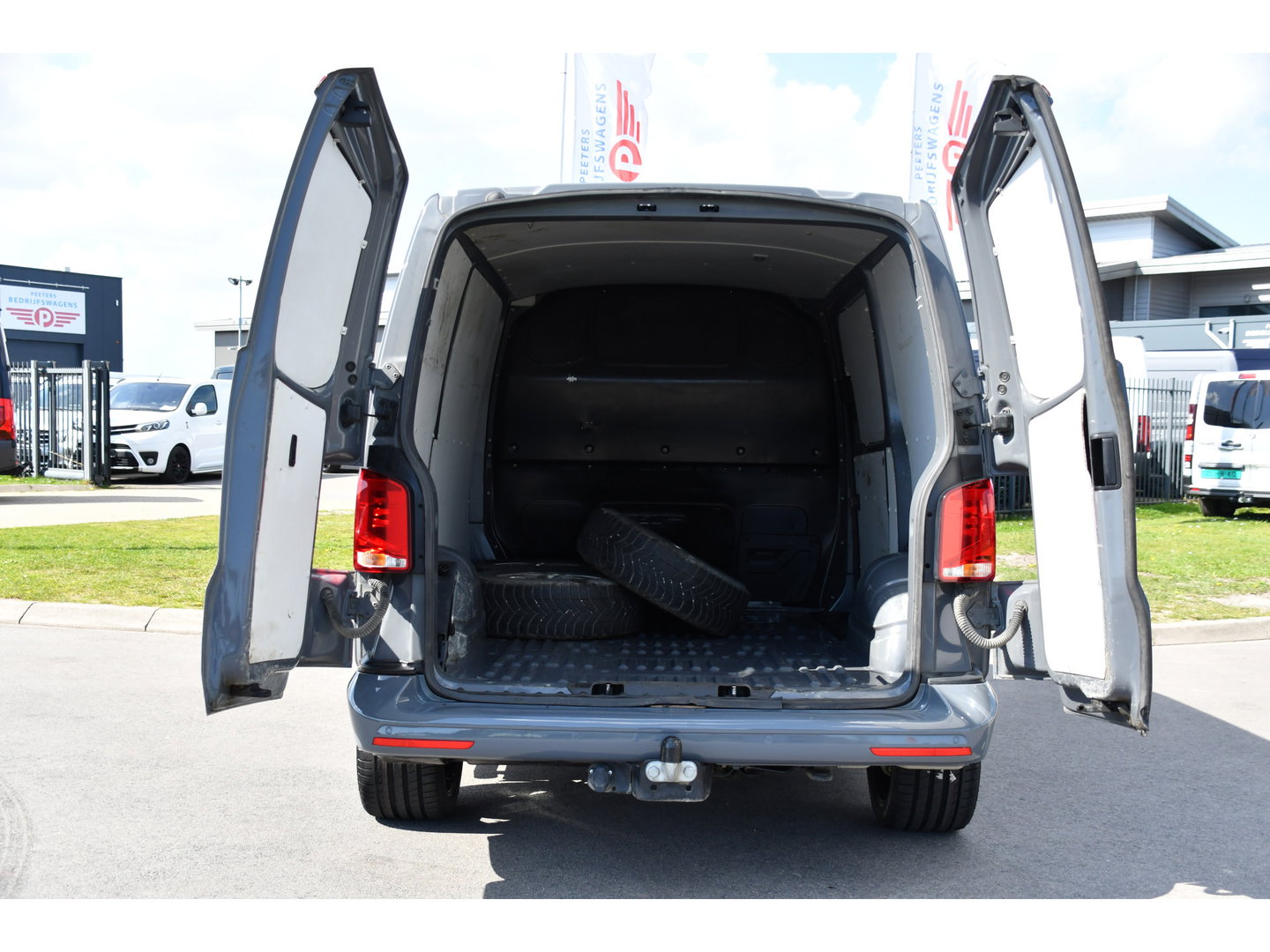 Volkswagen Transporter 2.0 TDI L1H1 28 Bulli Virtual Cockpit, Cruise, Camera, 150pk, LED, Airco, Trekhaak, Uniek!