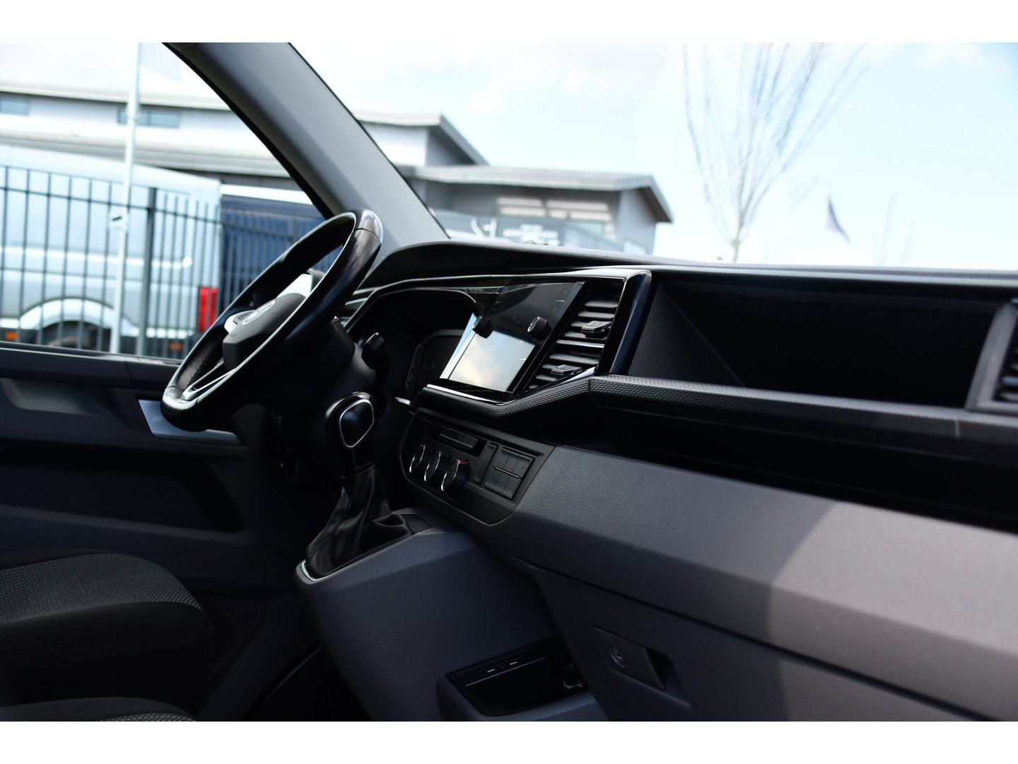 Volkswagen Transporter 2.0 TDI L1H1 28 Bulli Virtual Cockpit, Cruise, Camera, 150pk, LED, Airco, Trekhaak, Uniek!