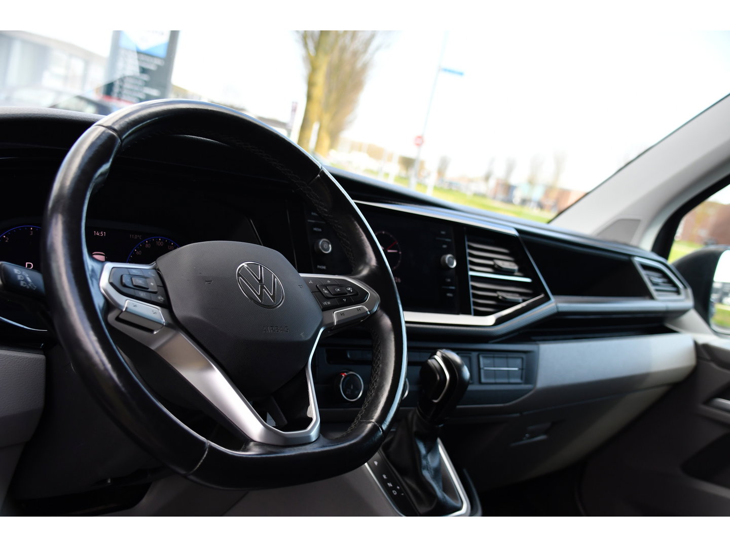 Volkswagen Transporter 2.0 TDI L1H1 28 Bulli Virtual Cockpit, Cruise, Camera, 150pk, LED, Airco, Trekhaak, Uniek!