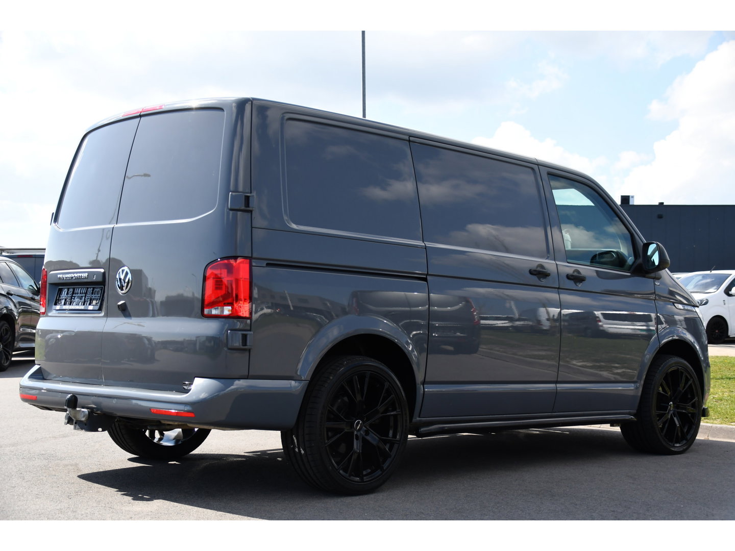 Volkswagen Transporter 2.0 TDI L1H1 28 Bulli Virtual Cockpit, Cruise, Camera, 150pk, LED, Airco, Trekhaak, Uniek!