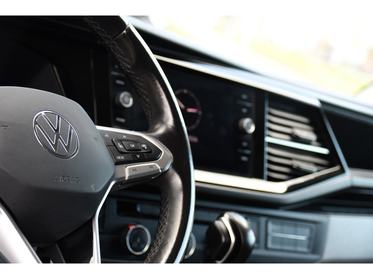 Volkswagen Transporter 2.0 TDI L1H1 28 Bulli Virtual Cockpit, Cruise, Camera, 150pk, LED, Airco, Trekhaak, Uniek!