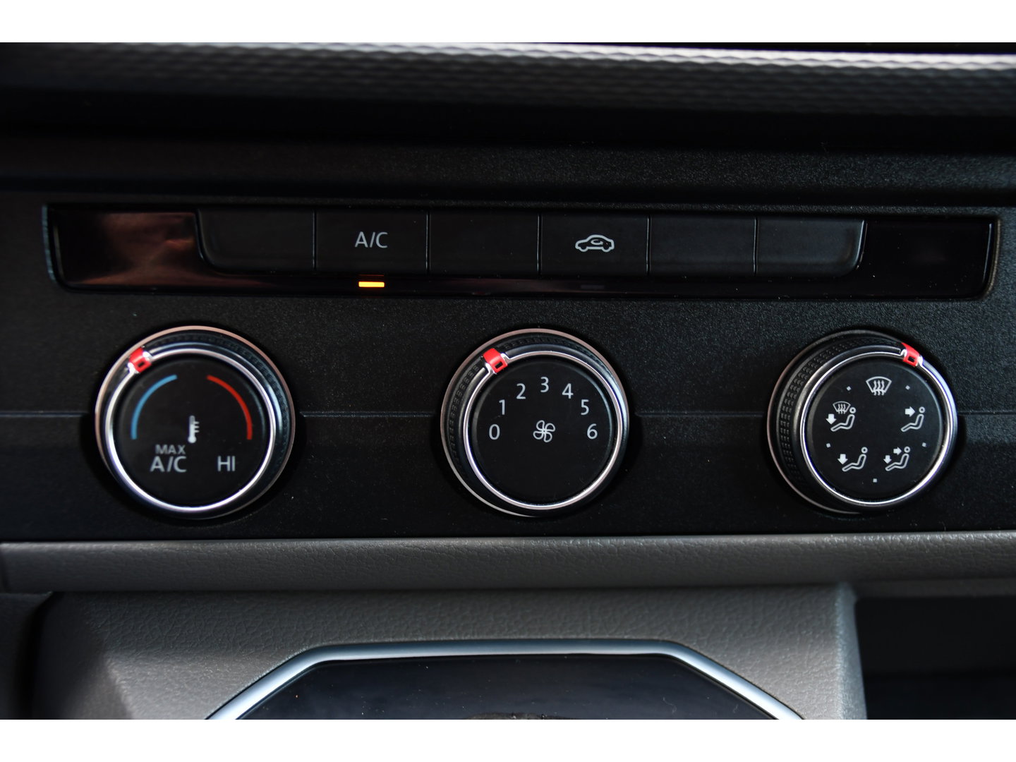 Volkswagen Transporter 2.0 TDI L1H1 28 Bulli Virtual Cockpit, Cruise, Camera, 150pk, LED, Airco, Trekhaak, Uniek!