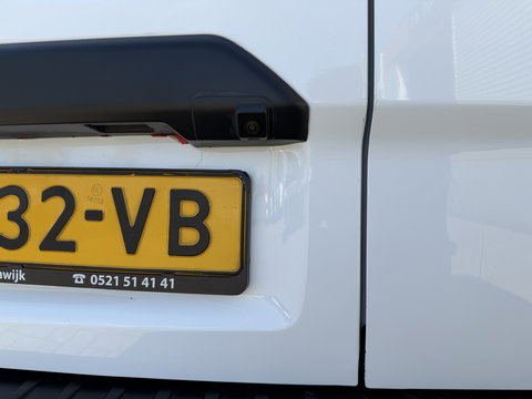 Ford Transit Custom 300 2.0 TDCI 130pk L2H1 Trend / euro 6 / vaste prijs rijklaar € 12.950 ex btw / lease vanaf € 218 / airco / cruise / navigatie / camera / trekhaak 2700 kg !