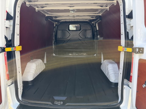 Ford Transit Custom 300 2.0 TDCI 130pk L2H1 Trend / euro 6 / vaste prijs rijklaar € 12.950 ex btw / lease vanaf € 218 / airco / cruise / navigatie / camera / trekhaak 2700 kg !