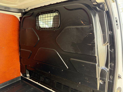 Ford Transit Custom 300 2.0 TDCI 130pk L2H1 Trend / euro 6 / vaste prijs rijklaar € 12.950 ex btw / lease vanaf € 218 / airco / cruise / navigatie / camera / trekhaak 2700 kg !