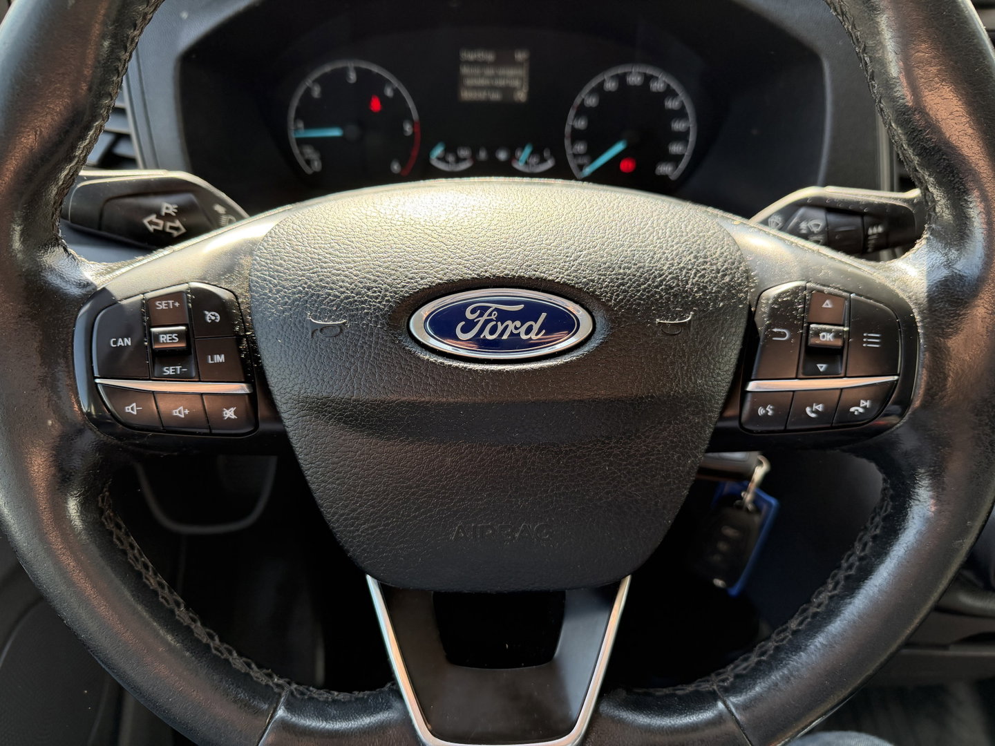 Ford Transit Custom 300 2.0 TDCI 130pk L2H1 Trend / euro 6 / vaste prijs rijklaar € 12.950 ex btw / lease vanaf € 218 / airco / cruise / navigatie / camera / trekhaak 2700 kg !