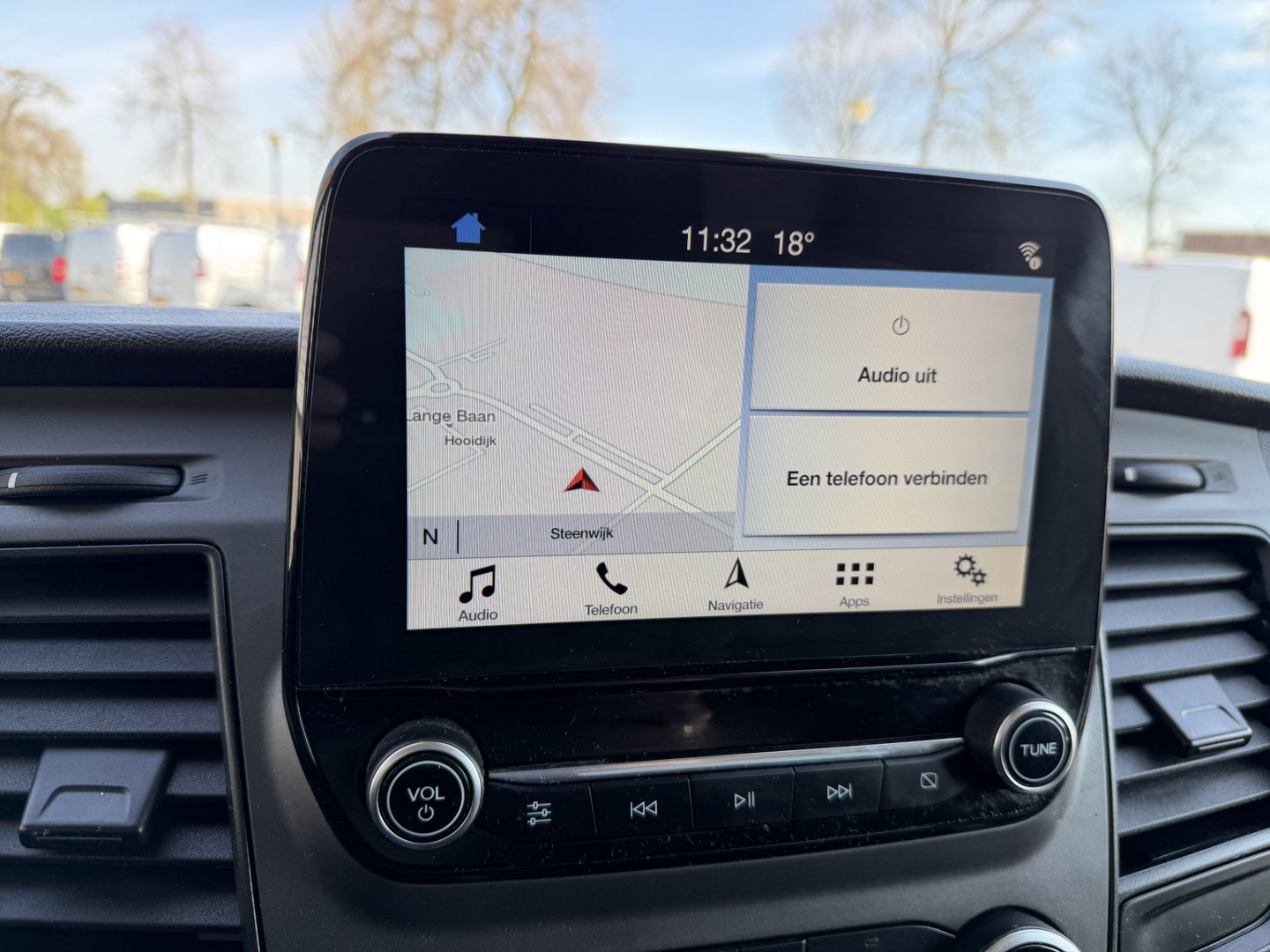 Ford Transit Custom 300 2.0 TDCI 130pk L2H1 Trend / euro 6 / vaste prijs rijklaar € 12.950 ex btw / lease vanaf € 218 / airco / cruise / navigatie / camera / trekhaak 2700 kg !