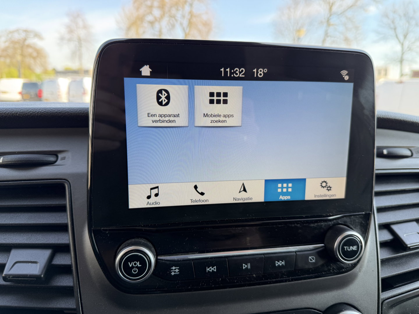 Ford Transit Custom 300 2.0 TDCI 130pk L2H1 Trend / euro 6 / vaste prijs rijklaar € 12.950 ex btw / lease vanaf € 218 / airco / cruise / navigatie / camera / trekhaak 2700 kg !