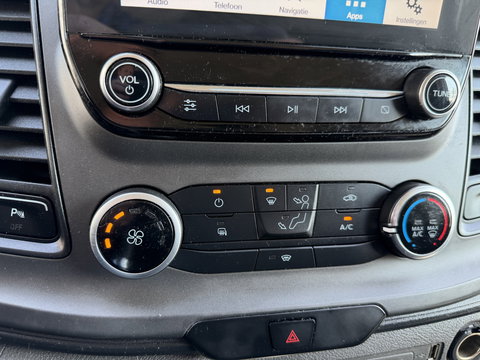 Ford Transit Custom 300 2.0 TDCI 130pk L2H1 Trend / euro 6 / vaste prijs rijklaar € 12.950 ex btw / lease vanaf € 218 / airco / cruise / navigatie / camera / trekhaak 2700 kg !