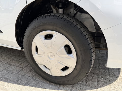 Ford Transit Custom 300 2.0 TDCI 130pk L2H1 Trend / euro 6 / vaste prijs rijklaar € 12.950 ex btw / lease vanaf € 218 / airco / cruise / navigatie / camera / trekhaak 2700 kg !