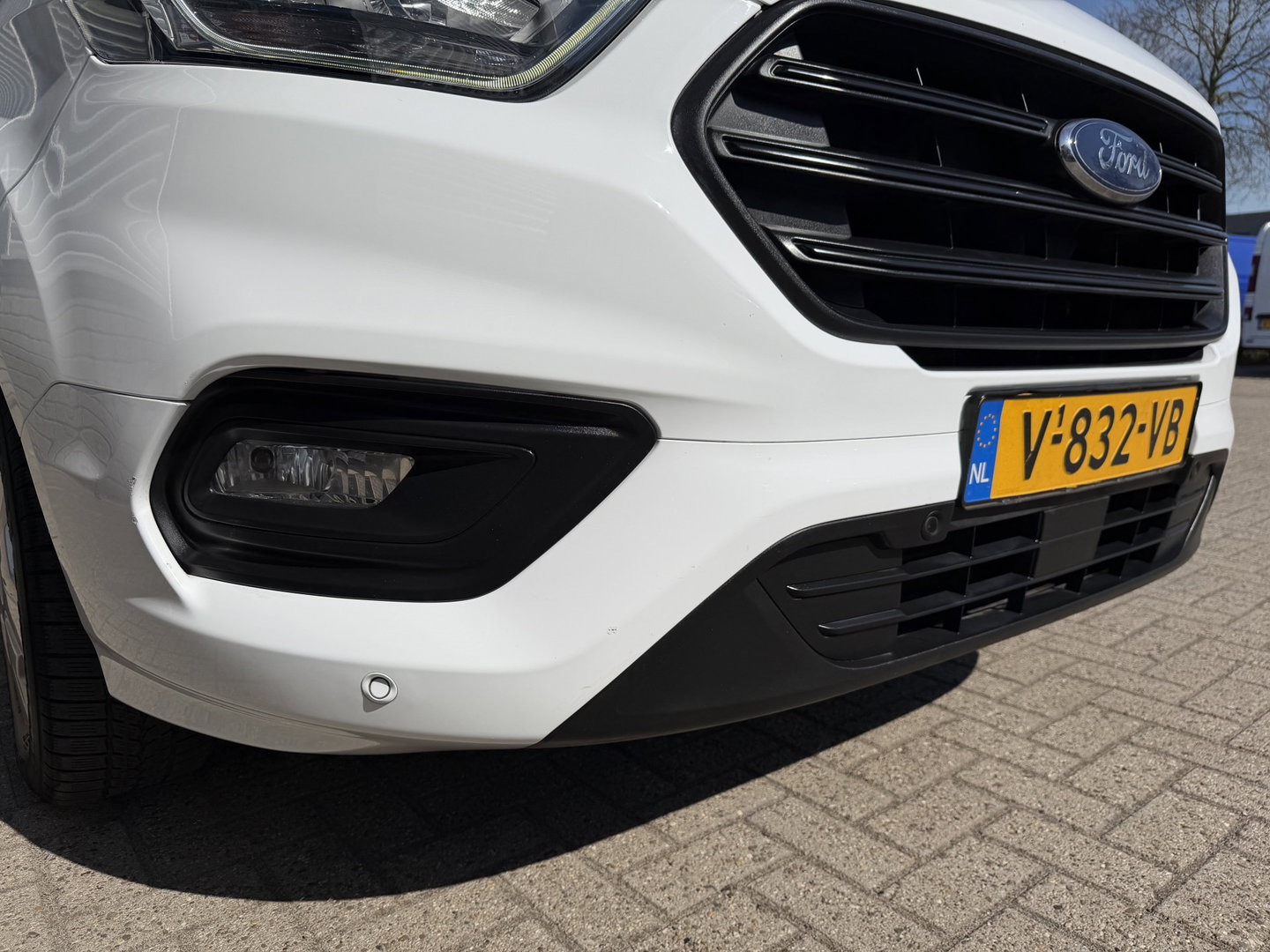 Ford Transit Custom 300 2.0 TDCI 130pk L2H1 Trend / euro 6 / vaste prijs rijklaar € 12.950 ex btw / lease vanaf € 218 / airco / cruise / navigatie / camera / trekhaak 2700 kg !