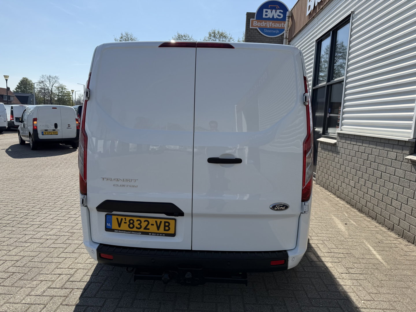 Ford Transit Custom 300 2.0 TDCI 130pk L2H1 Trend / euro 6 / vaste prijs rijklaar € 12.950 ex btw / lease vanaf € 218 / airco / cruise / navigatie / camera / trekhaak 2700 kg !