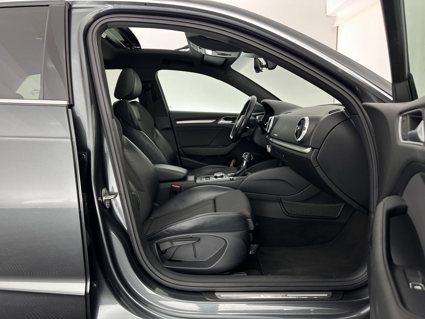 Audi A3 Sportback 1.4 e-tron S-Line Lease Edition ( Plug-In ) Aut. *PANO | FULL-LED | LEATHER-FABRIC | DIGI-COCKPIT | KEYLESS | SPORTSEATS | NAVI-FULLMAP | PRIVACY-GLASS | ECC | PDC | CRUISE | 18''ALU*