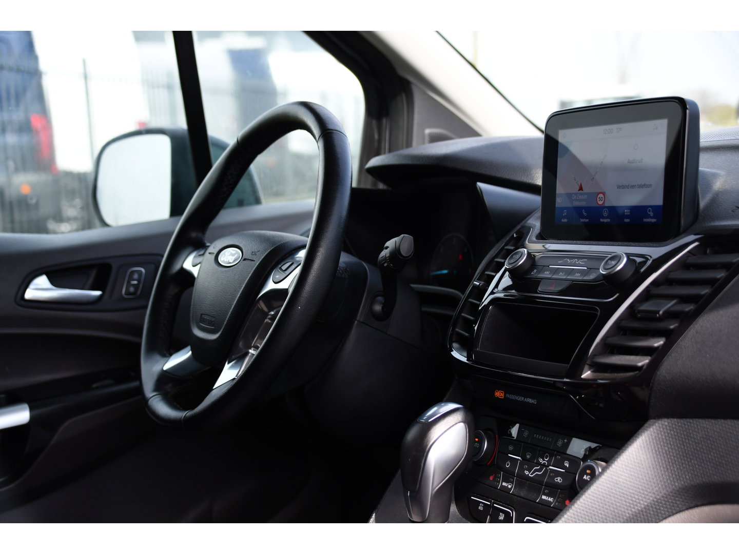 Ford Transit Connect 1.5 EcoBlue L2 Limited Camera, Cruise, Carplay, 120pk, Automaat, LED, Stoelverwarming, Clima, Automaat, Trekhaak, Uniek!