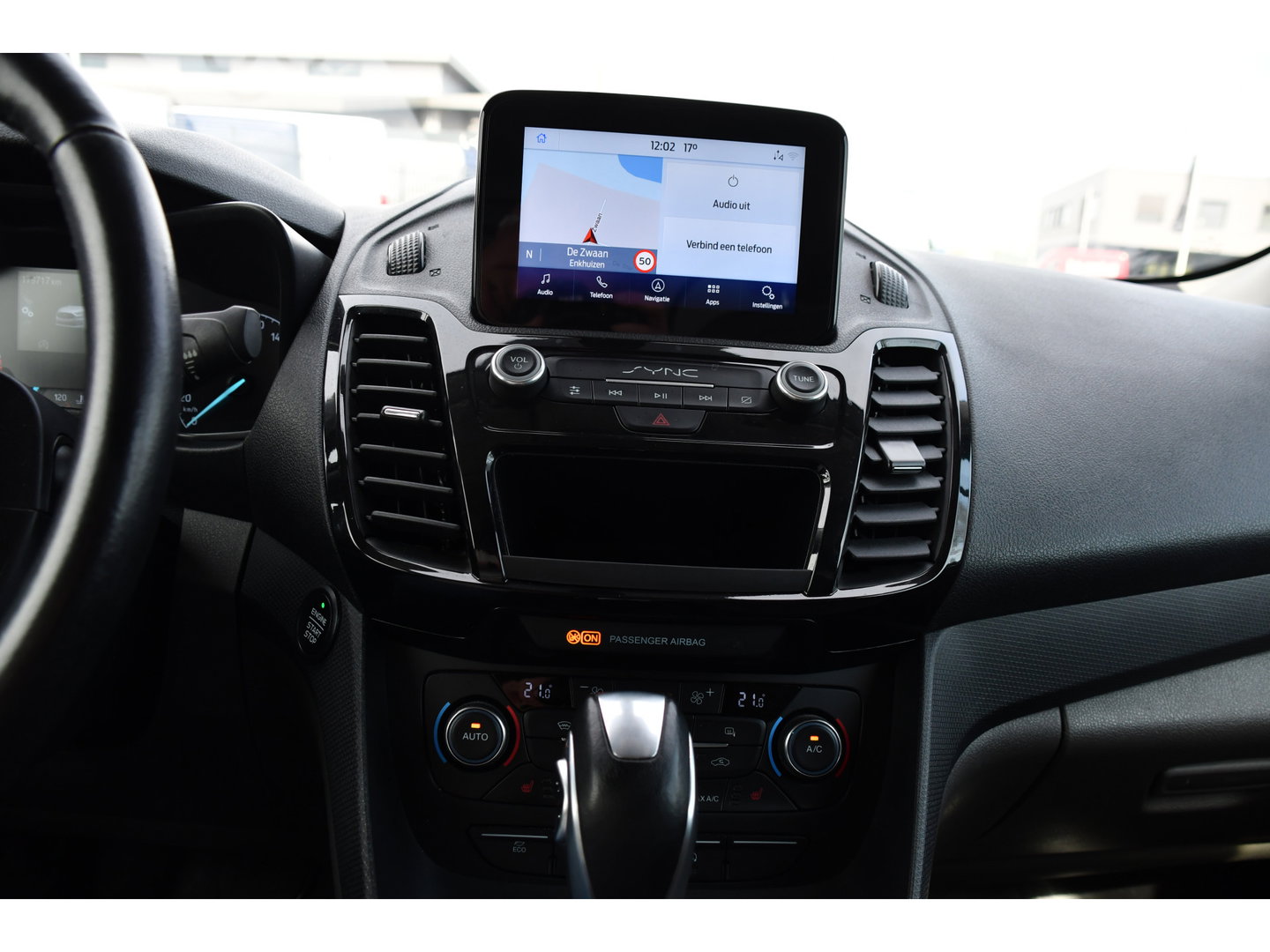 Ford Transit Connect 1.5 EcoBlue L2 Limited Camera, Cruise, Carplay, 120pk, Automaat, LED, Stoelverwarming, Clima, Automaat, Trekhaak, Uniek!