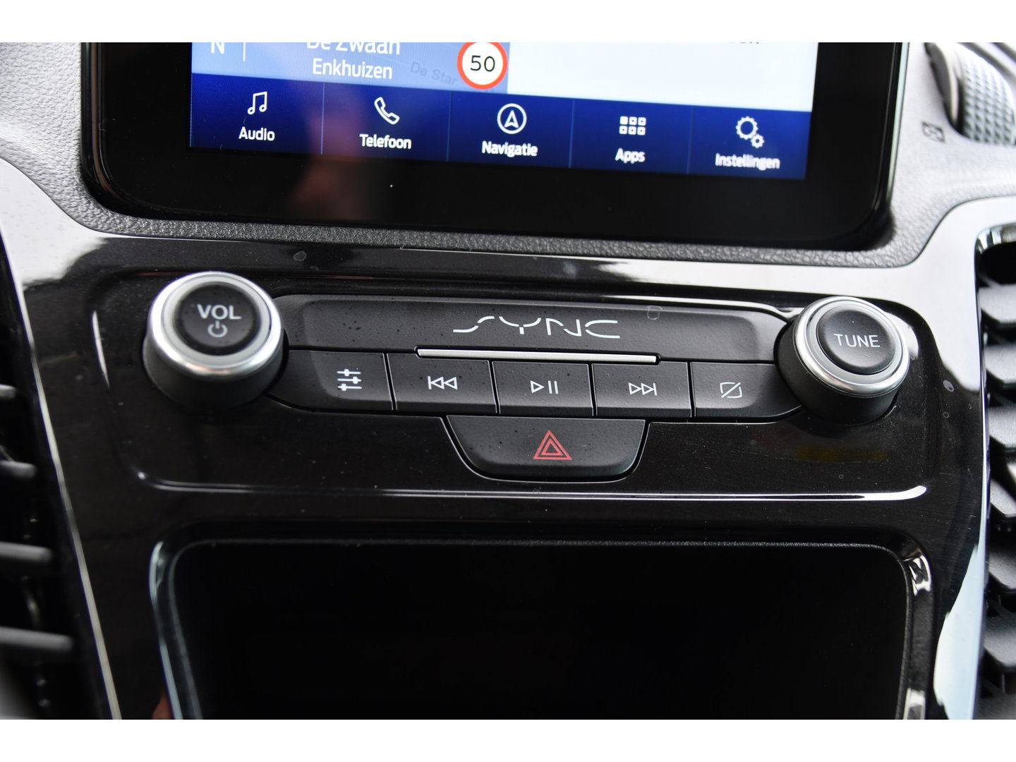 Ford Transit Connect 1.5 EcoBlue L2 Limited Camera, Cruise, Carplay, 120pk, Automaat, LED, Stoelverwarming, Clima, Automaat, Trekhaak, Uniek!