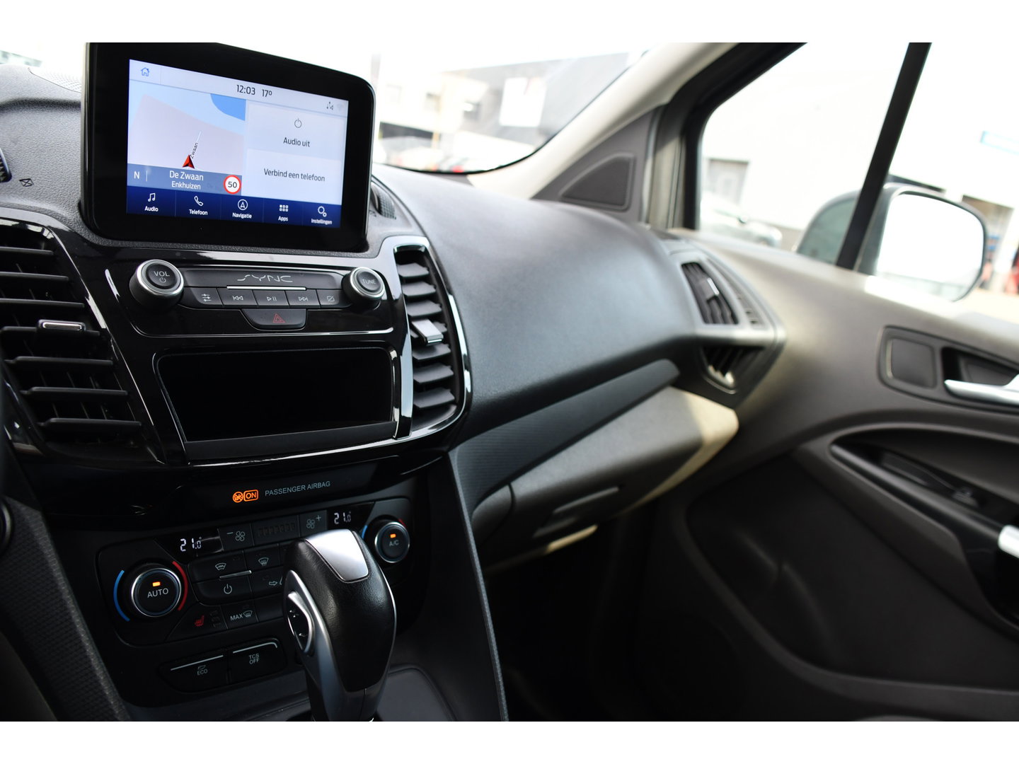 Ford Transit Connect 1.5 EcoBlue L2 Limited Camera, Cruise, Carplay, 120pk, Automaat, LED, Stoelverwarming, Clima, Automaat, Trekhaak, Uniek!