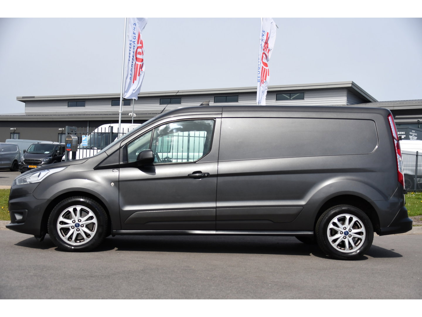 Ford Transit Connect 1.5 EcoBlue L2 Limited Camera, Cruise, Carplay, 120pk, Automaat, LED, Stoelverwarming, Clima, Automaat, Trekhaak, Uniek!