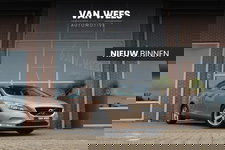 Volvo V40 - 1.6 T3 Momentum | 2e eigenaar | Sportstuur | Stoelverwarming | Climate control | Navigatie | Cruise control | PDC | Mistlampen | Origineel