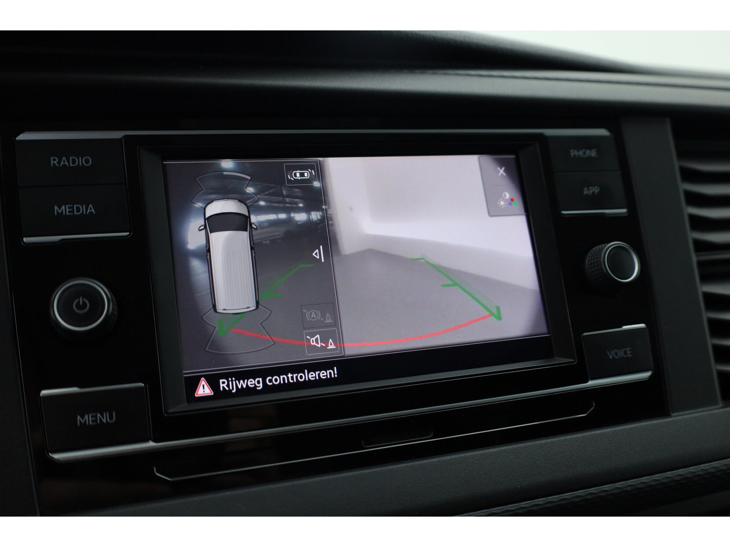 Volkswagen Transporter 2.0 TDI-150pk Automaat | L1H1 | Apple CarPlay & Android Auto | Camera | PDC V+A | Trekhaak | All Season | DAB