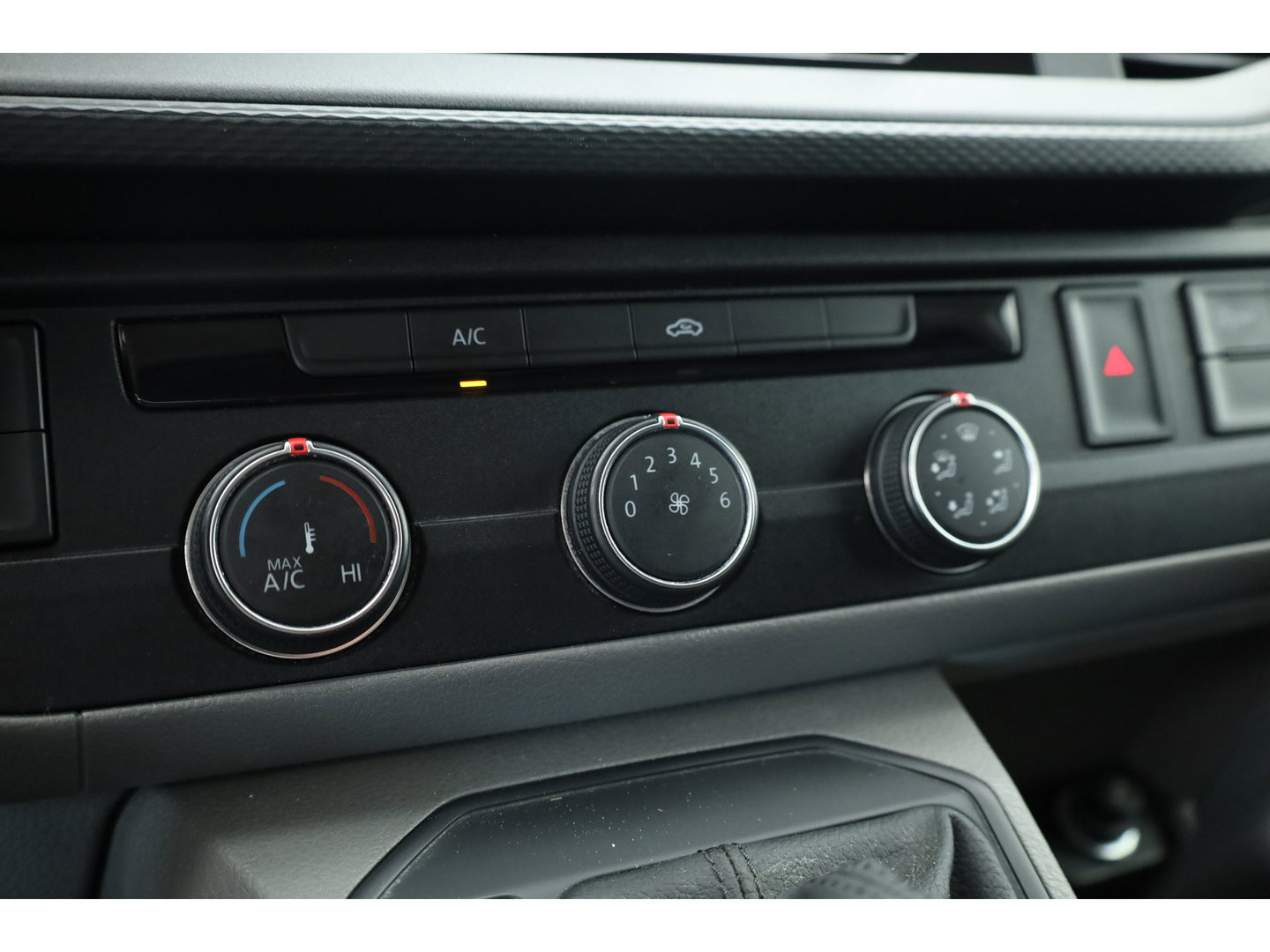 Volkswagen Transporter 2.0 TDI-150pk Automaat | L1H1 | Apple CarPlay & Android Auto | Camera | PDC V+A | Trekhaak | All Season | DAB