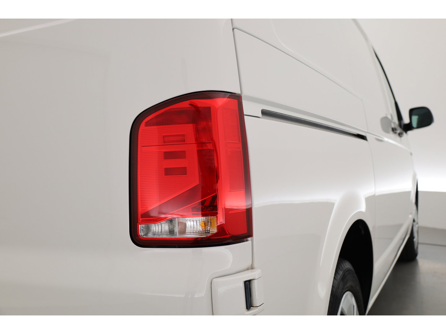 Volkswagen Transporter 2.0 TDI-150pk Automaat | L1H1 | Apple CarPlay & Android Auto | Camera | PDC V+A | Trekhaak | All Season | DAB