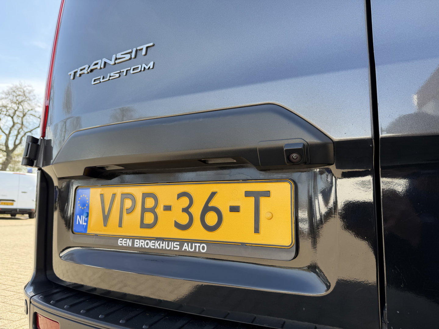 Ford Transit Custom 300 2.0 TDCI L2H1 Trend / vaste prijs rijklaar € 21.950 ex btw / dubbele schuifdeur / lease vanaf € 358 / airco / cruise / camera / pdc voor en achter / euro 6 / bpm vrij