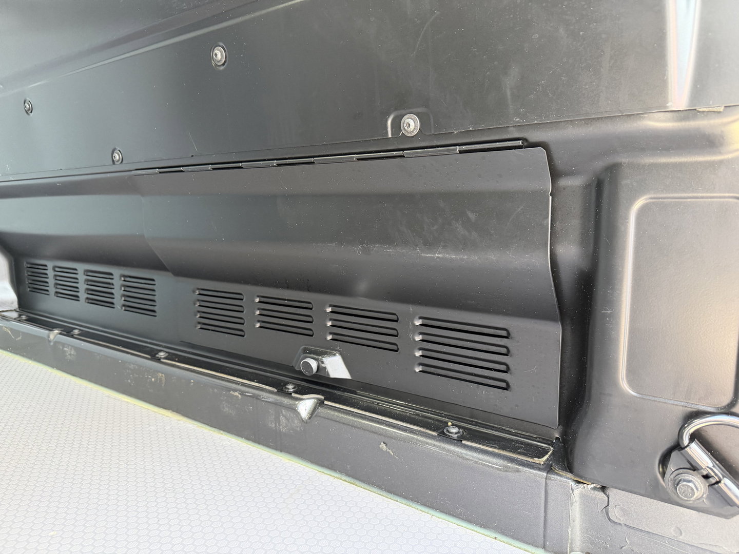 Ford Transit Custom 300 2.0 TDCI L2H1 Trend / vaste prijs rijklaar € 21.950 ex btw / dubbele schuifdeur / lease vanaf € 358 / airco / cruise / camera / pdc voor en achter / euro 6 / bpm vrij