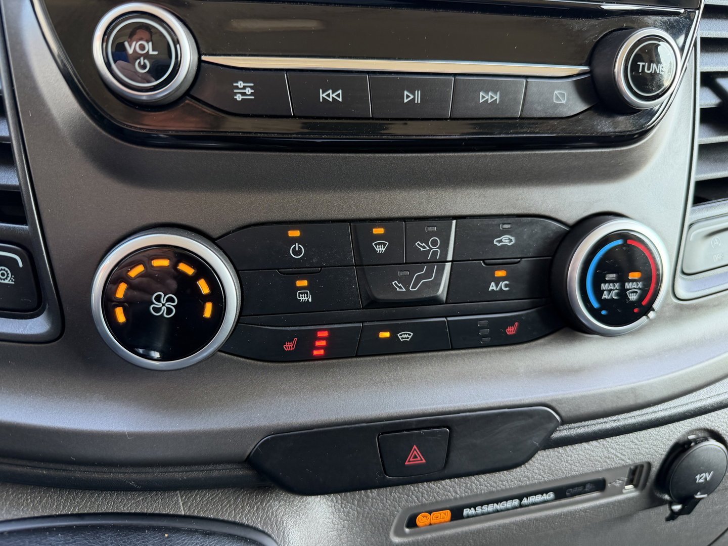 Ford Transit Custom 300 2.0 TDCI L2H1 Trend / vaste prijs rijklaar € 21.950 ex btw / dubbele schuifdeur / lease vanaf € 358 / airco / cruise / camera / pdc voor en achter / euro 6 / bpm vrij