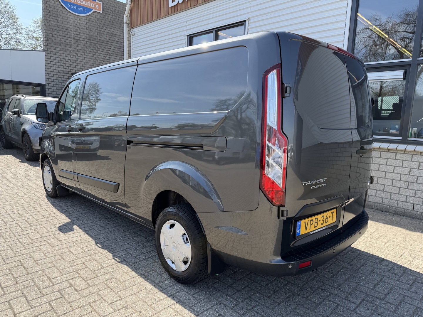 Ford Transit Custom 300 2.0 TDCI L2H1 Trend / vaste prijs rijklaar € 21.950 ex btw / dubbele schuifdeur / lease vanaf € 358 / airco / cruise / camera / pdc voor en achter / euro 6 / bpm vrij