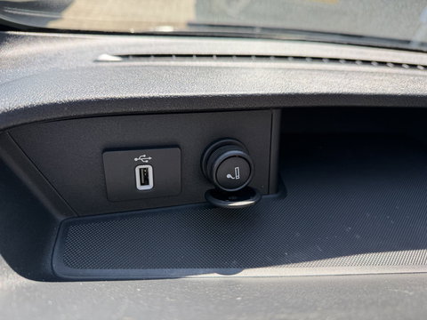 Ford Transit Custom 300 2.0 TDCI L2H1 Trend / vaste prijs rijklaar € 21.950 ex btw / dubbele schuifdeur / lease vanaf € 358 / airco / cruise / camera / pdc voor en achter / euro 6 / bpm vrij