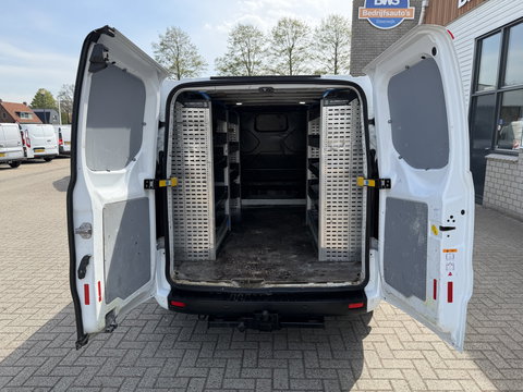 Ford Transit Custom 300 2.0 TDCI 130pk L2H1 Trend / vaste prijs rijklaar € 17.950 ex btw / ingerichte laadruimte / euro 6 / bpm vrij / trekhaak 2800 kg / airco / cruise / navigatie / camera !