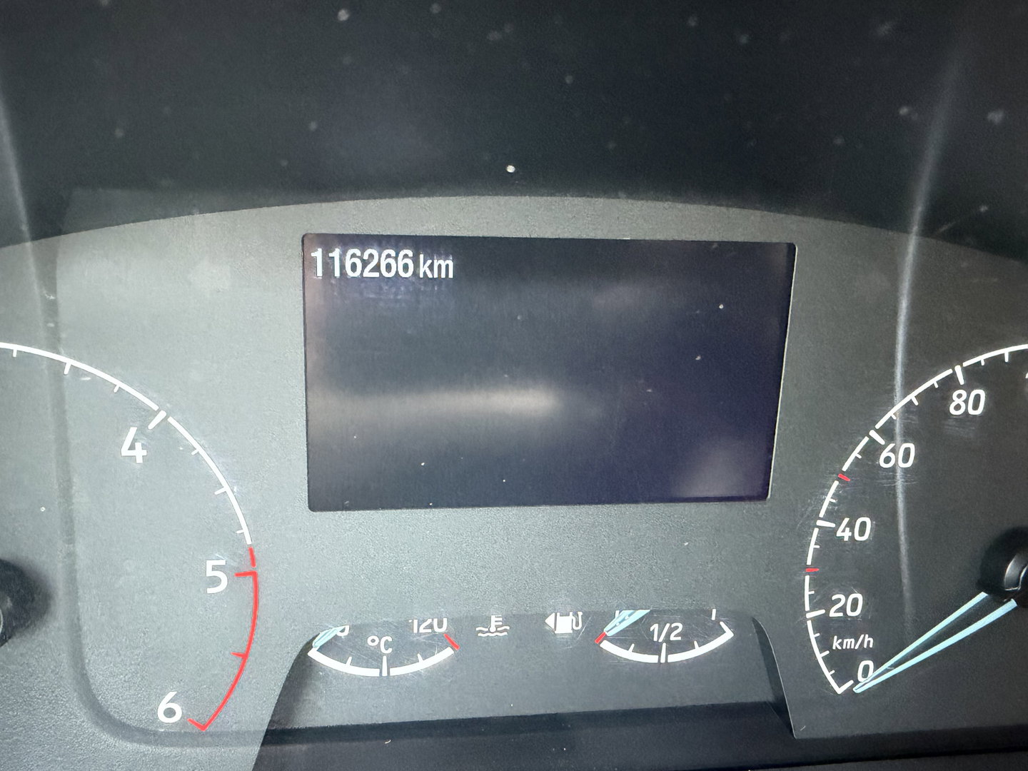 Ford Transit Custom 300 2.0 TDCI 130pk L2H1 Trend / vaste prijs rijklaar € 17.950 ex btw / ingerichte laadruimte / euro 6 / bpm vrij / trekhaak 2800 kg / airco / cruise / navigatie / camera !