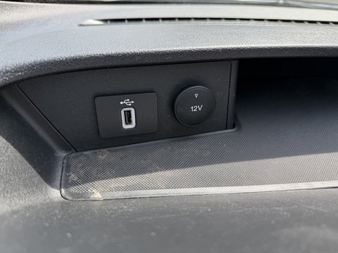 Ford Transit Custom 300 2.0 TDCI 130pk L2H1 Trend / vaste prijs rijklaar € 17.950 ex btw / ingerichte laadruimte / euro 6 / bpm vrij / trekhaak 2800 kg / airco / cruise / navigatie / camera !