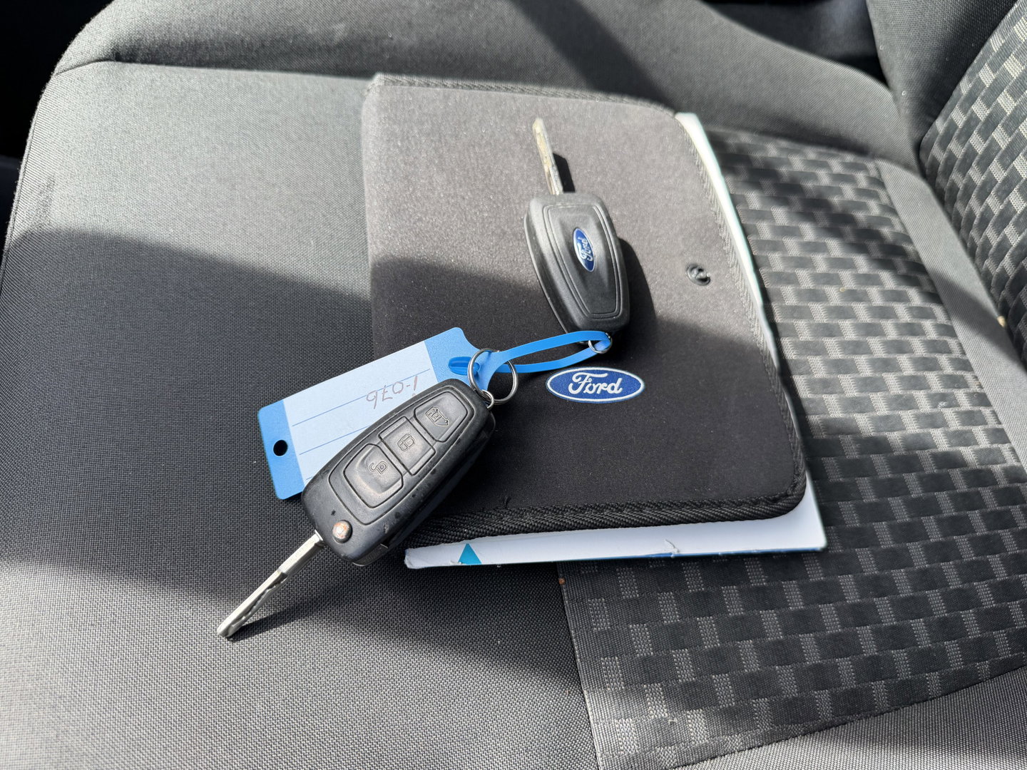 Ford Transit Custom 300 2.0 TDCI 130pk L2H1 Trend / vaste prijs rijklaar € 17.950 ex btw / ingerichte laadruimte / euro 6 / bpm vrij / trekhaak 2800 kg / airco / cruise / navigatie / camera !