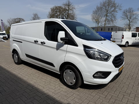 Ford Transit Custom 300 2.0 TDCI 130pk L2H1 Trend / vaste prijs rijklaar € 17.950 ex btw / ingerichte laadruimte / euro 6 / bpm vrij / trekhaak 2800 kg / airco / cruise / navigatie / camera !