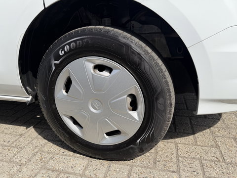 Ford Transit Custom 300 2.0 TDCI 130pk L2H1 Trend / vaste prijs rijklaar € 17.950 ex btw / ingerichte laadruimte / euro 6 / bpm vrij / trekhaak 2800 kg / airco / cruise / navigatie / camera !