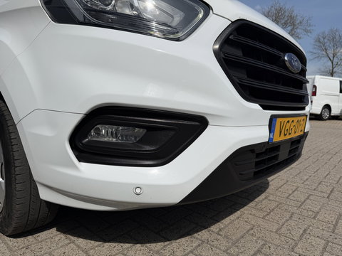Ford Transit Custom 300 2.0 TDCI 130pk L2H1 Trend / vaste prijs rijklaar € 17.950 ex btw / ingerichte laadruimte / euro 6 / bpm vrij / trekhaak 2800 kg / airco / cruise / navigatie / camera !