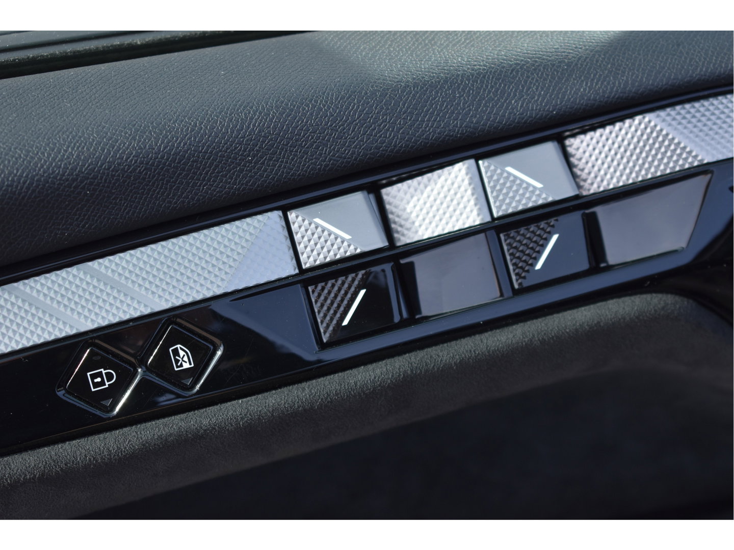 DS DS 4 1.2 PureTech Etoile Drive Assist Pack | Zeer vol | Keyless | HUD | 360 gr.camera | Open dak | Massagestoelen | Full LED