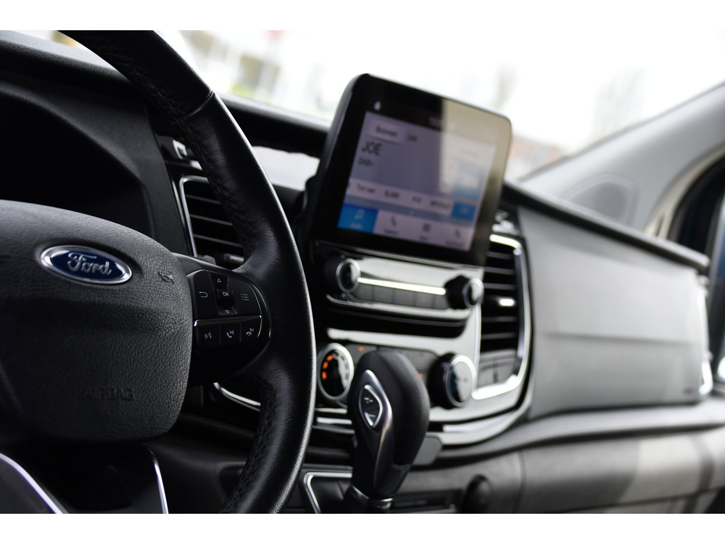 Ford Transit Custom 2.0 TDCI L1H1 Sport Edition Camera, Cruise, Carplay, 130pk, Sensoren, Trekhaak, Leder, LED, 2 x Schuifdeur, Stoelverwarming, Uniek!