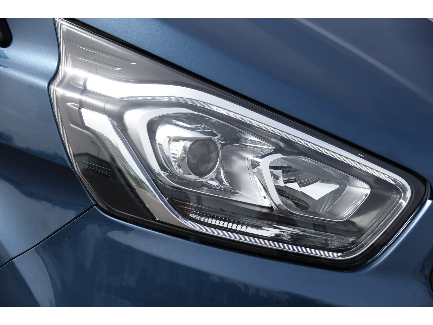 Ford Transit Custom 2.0 TDCI L1H1 Sport Edition Camera, Cruise, Carplay, 130pk, Sensoren, Trekhaak, Leder, LED, 2 x Schuifdeur, Stoelverwarming, Uniek!