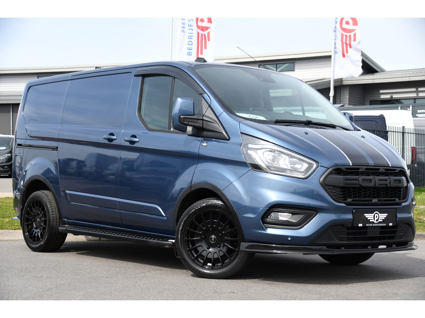 Ford Transit Custom 2.0 TDCI L1H1 Sport Edition Camera, Cruise, Carplay, 130pk, Sensoren, Trekhaak, Leder, LED, 2 x Schuifdeur, Stoelverwarming, Uniek!