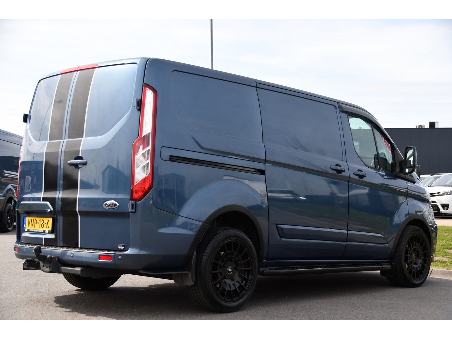 Ford Transit Custom 2.0 TDCI L1H1 Sport Edition Camera, Cruise, Carplay, 130pk, Sensoren, Trekhaak, Leder, LED, 2 x Schuifdeur, Stoelverwarming, Uniek!
