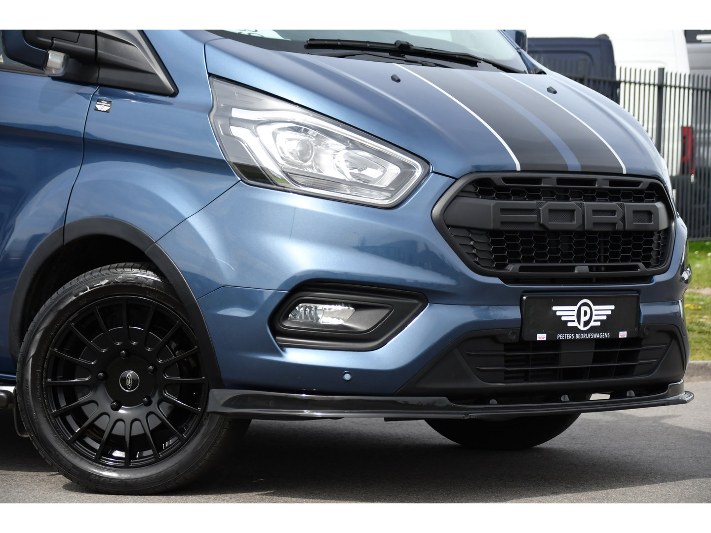 Ford Transit Custom 2.0 TDCI L1H1 Sport Edition Camera, Cruise, Carplay, 130pk, Sensoren, Trekhaak, Leder, LED, 2 x Schuifdeur, Stoelverwarming, Uniek!