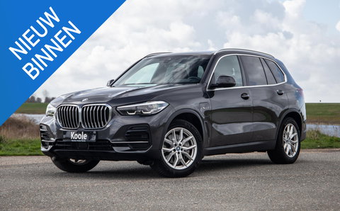 BMW X5 xDrive45e High Executive CARPLAY / CAMERA / DEALER ONDERHOUDEN / BRUIN LEER / STOELVERWARMING