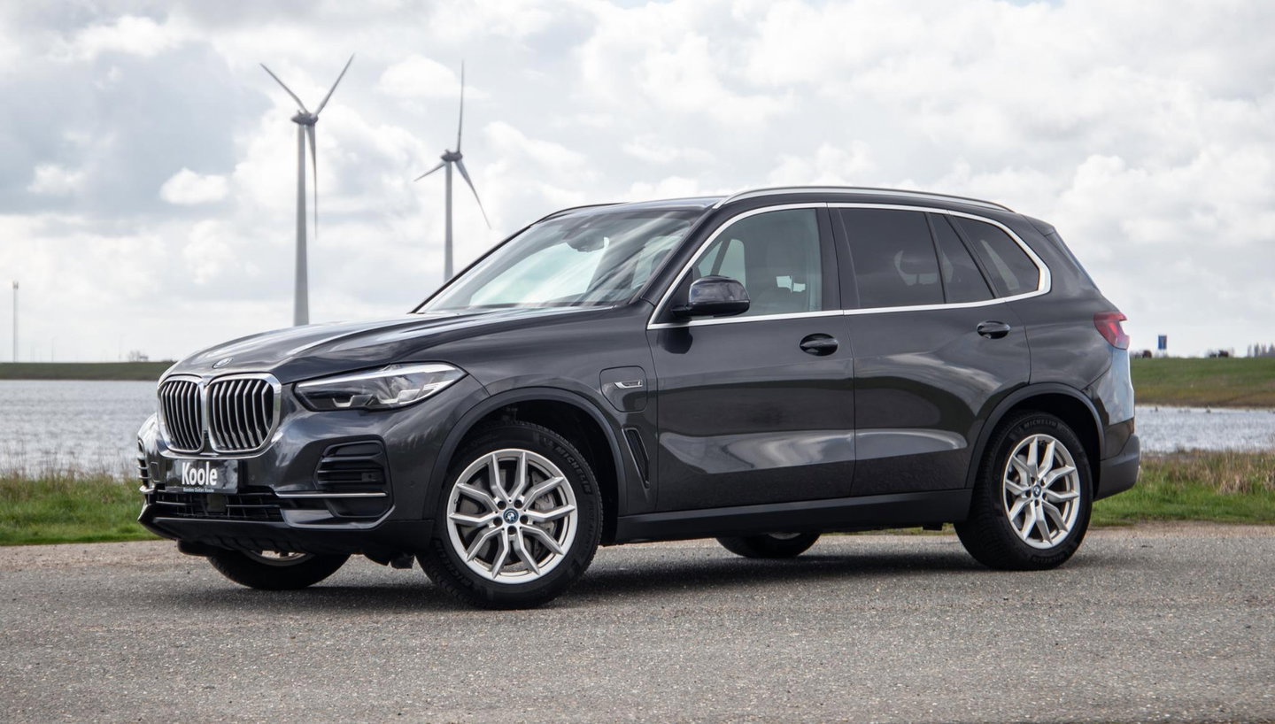 BMW X5 xDrive45e High Executive CARPLAY / CAMERA / DEALER ONDERHOUDEN / BRUIN LEER / STOELVERWARMING