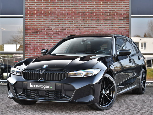 BMW 3 Serie - Touring 330e M-Sport Pano ACC Trekhaak H/K HUD 19inch Stuurverw